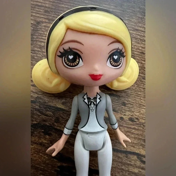 RETIRED: Mattel | Kuu Kuu Harajuku Doll - Picture 2 of 10